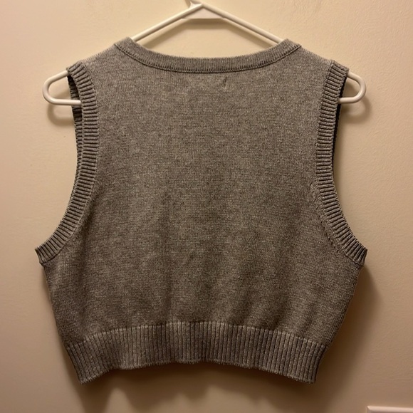 Aeropostale Gray and Pink Argyle Knit V neck cropped sweater vest size Medium - Picture 4 of 7